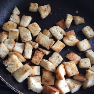 パンの耳で　手作りクルトン